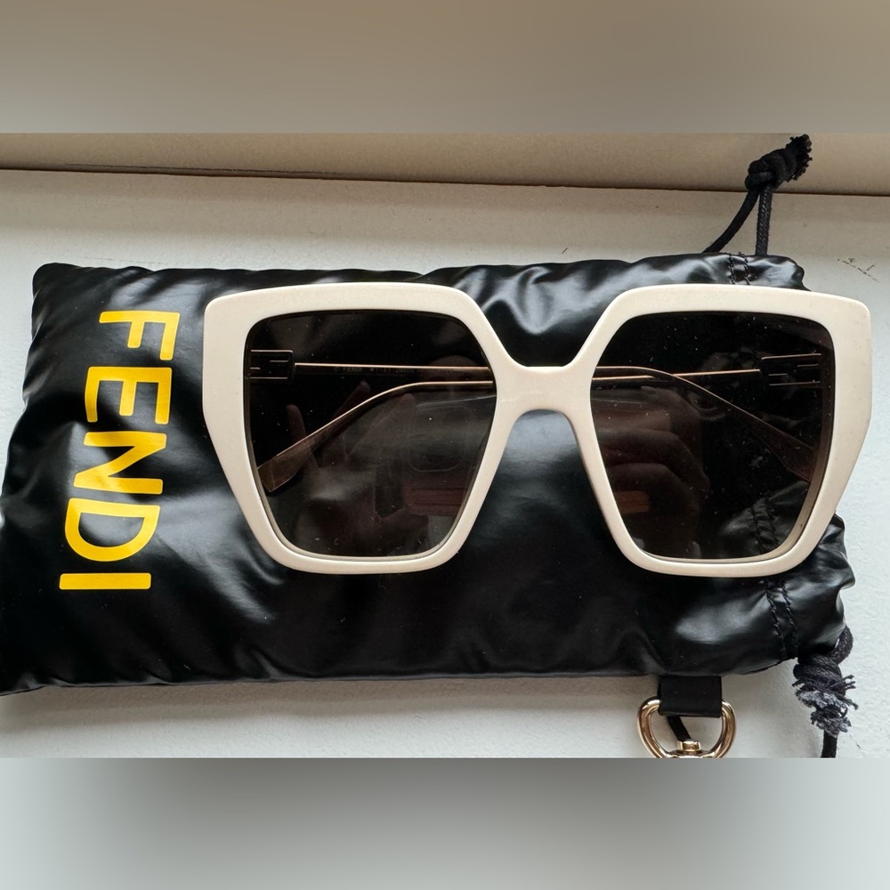 Authentic Fendi Baguette Butterfly Sunglasses Iike NEW